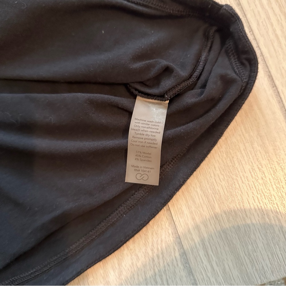 Calla black solid tshirt medium. Excellent condition - Picture 5 of 5